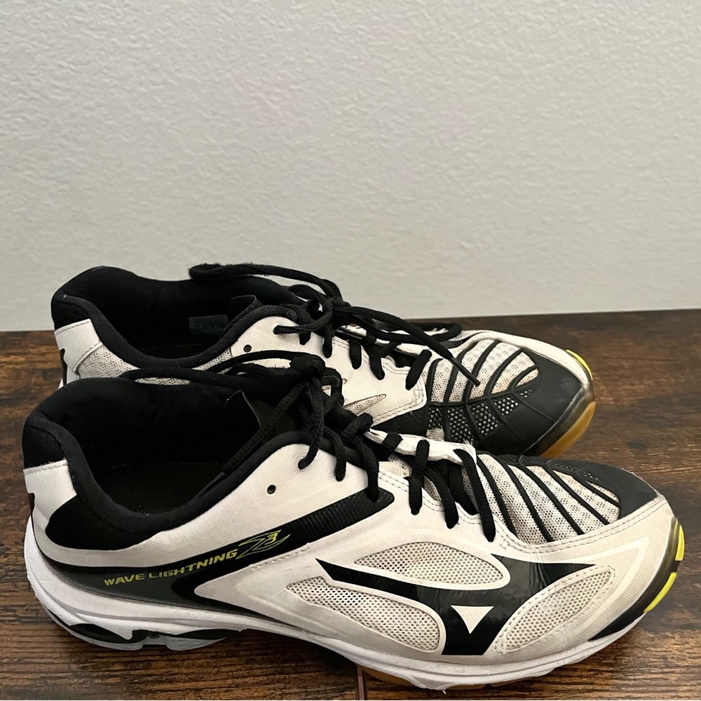 Women’s Mizuno Lightning Z3 Volleyball Shoe